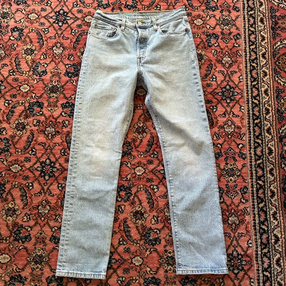 Light Blue Wash Levi Strauss 501 Jeans (sz: W28 L30)